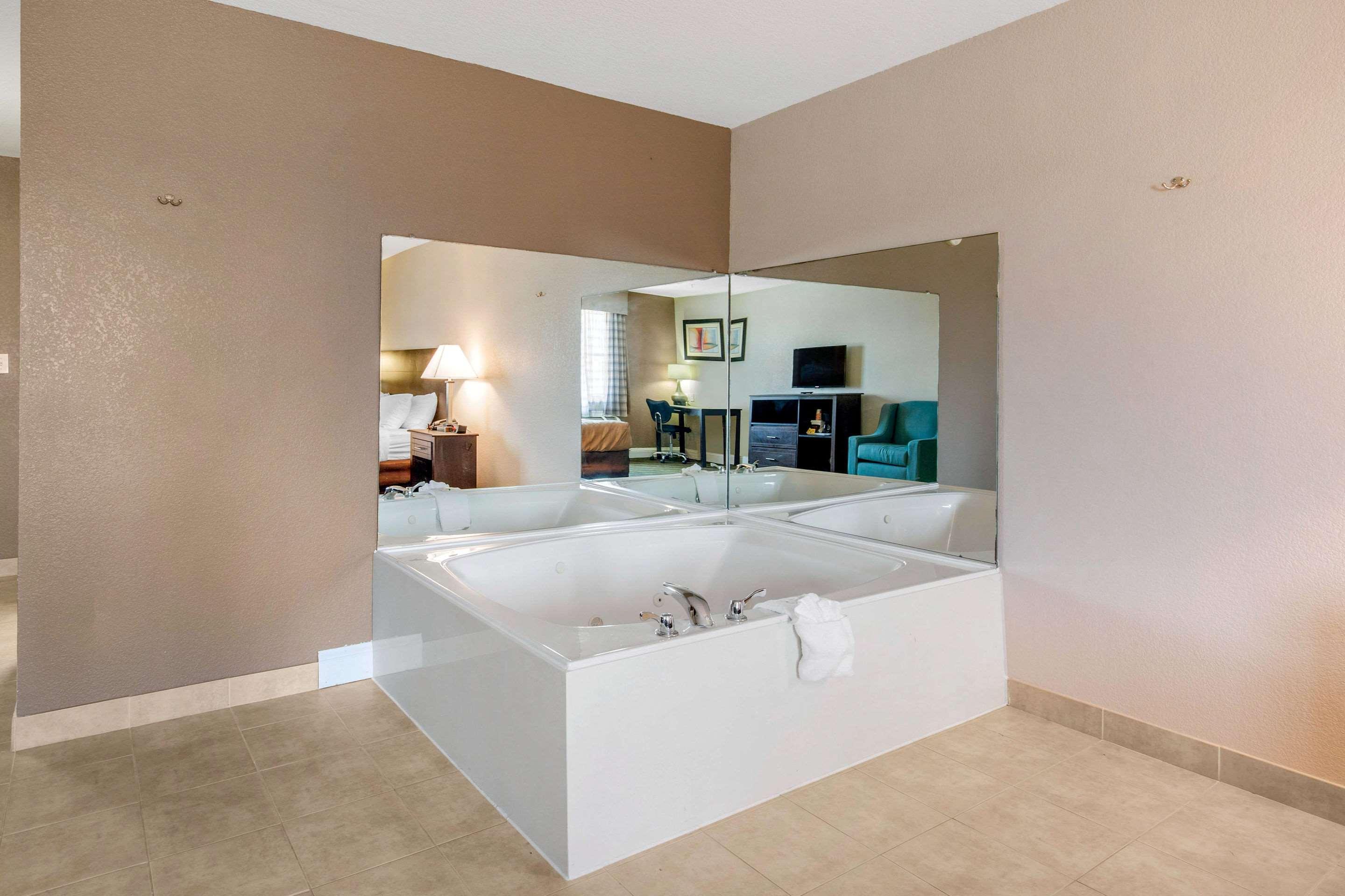 Quality Inn And Suites Port Arthur Nederland Kültér fotó